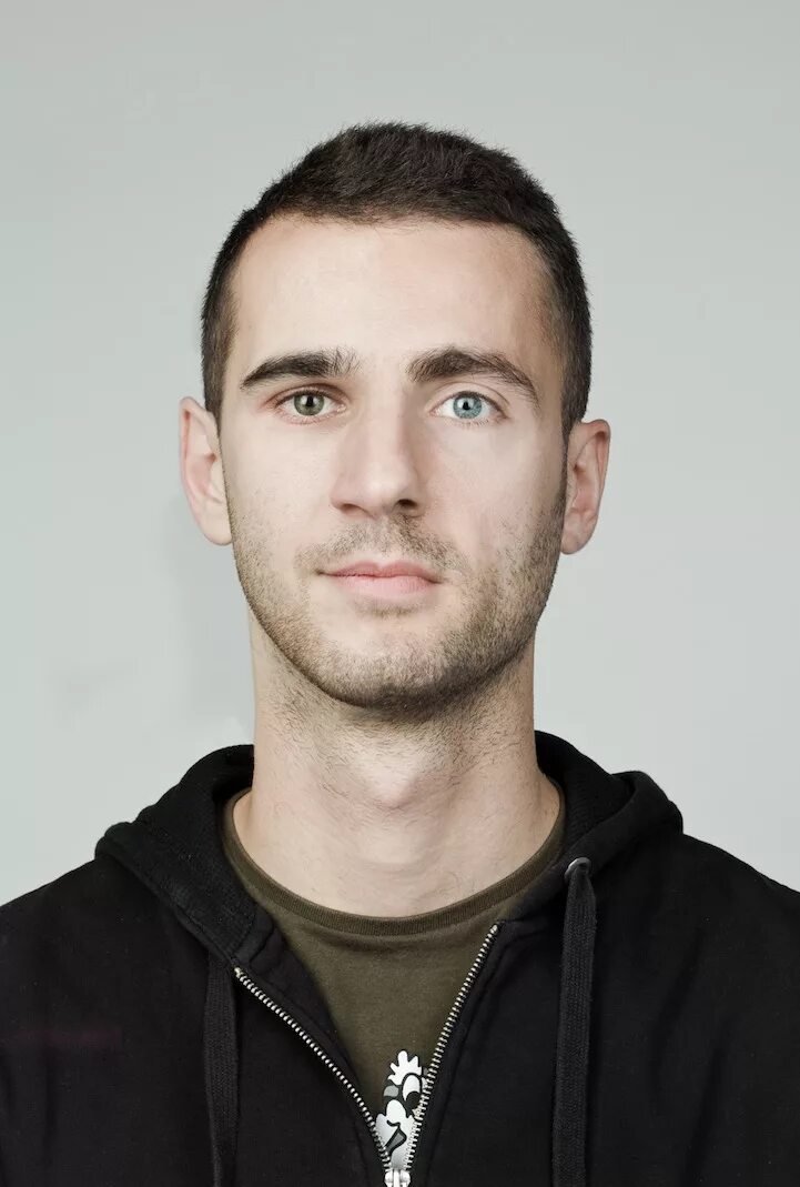 рандомные лица людей. кирилл леонов. рандомный человек. фото людей. улыбающийся человек.