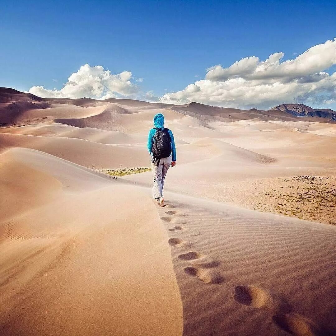 Пустыня меср Иран. Человек в пустыне. Путешествие в пустыню. Пустыня культурности.