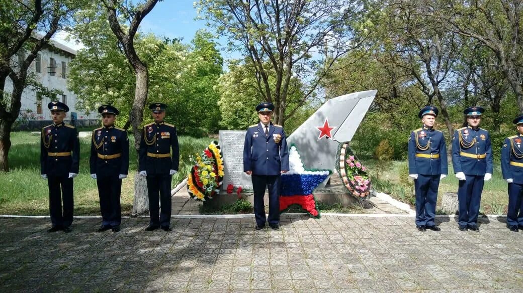 Аэродром гвардейское крым. Погибшего солдата гвардейский крым гвардейский крым 34 года. Село гвардейское симферополь. Пгт гвардейское симферопольского района часть. Пгт гвардейское новости.