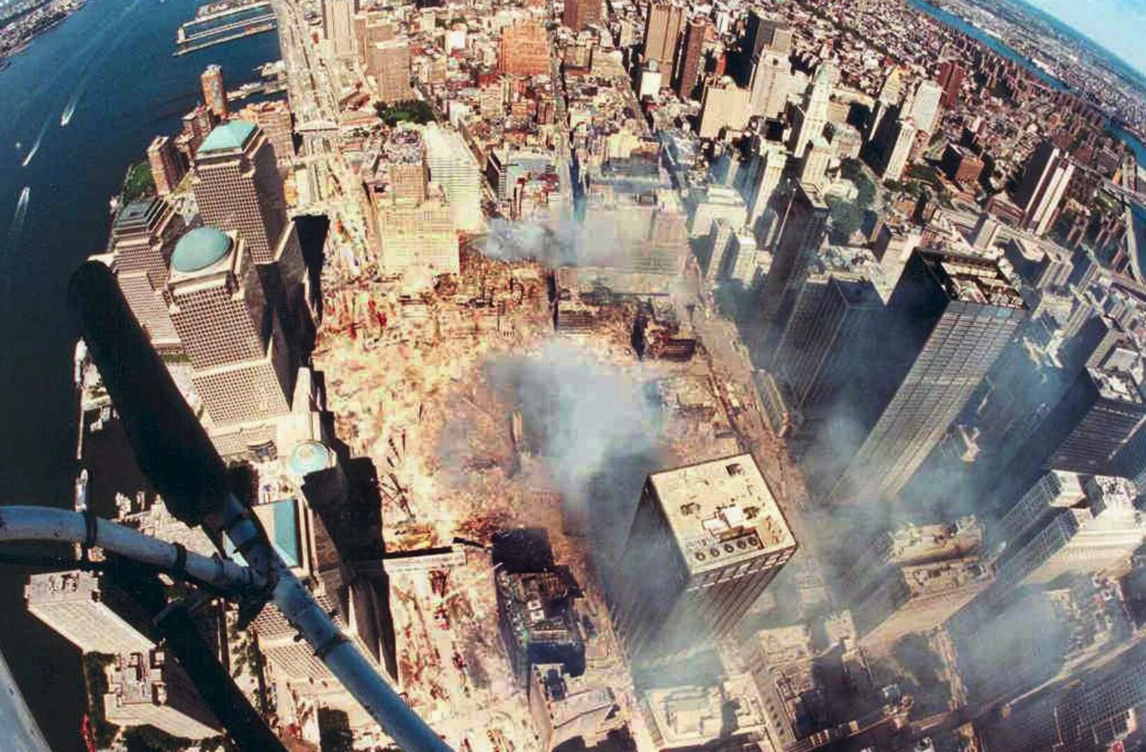 9 августа 2001. Башни-Близнецы 11 сентября 2001. Башни ВТЦ 11 сентября 2001. Всемирный торговый центр в Нью-Йорке башни Близнецы.