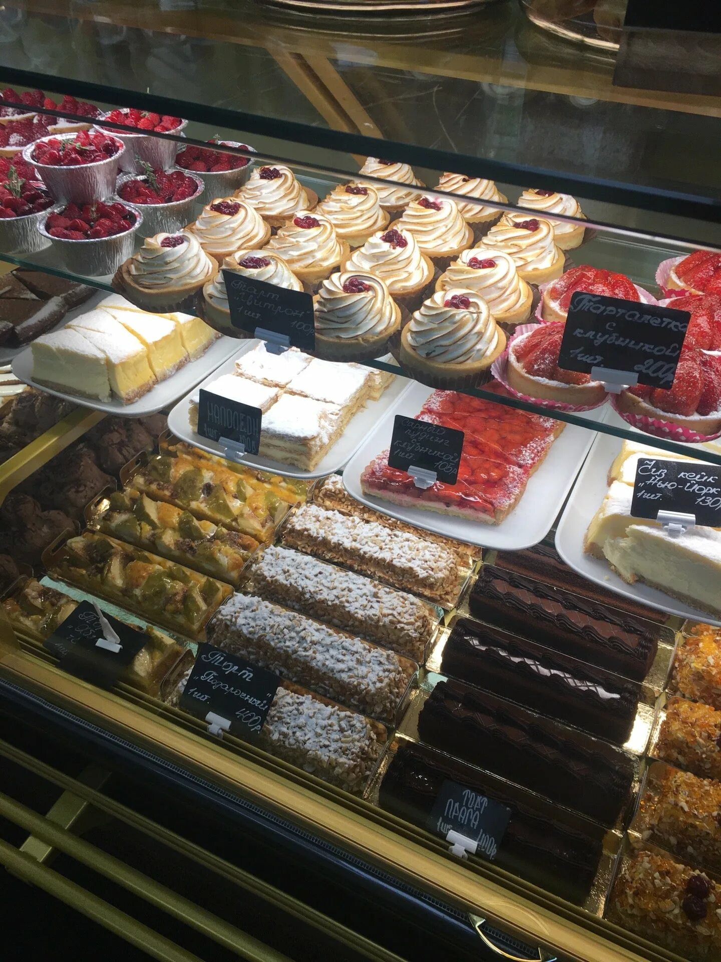 братья караваевы рулеты. медовик братья караваевы. чиабатта братья караваевы. кулинарная лавка братьев караваевых. братья караваевы рулеты.