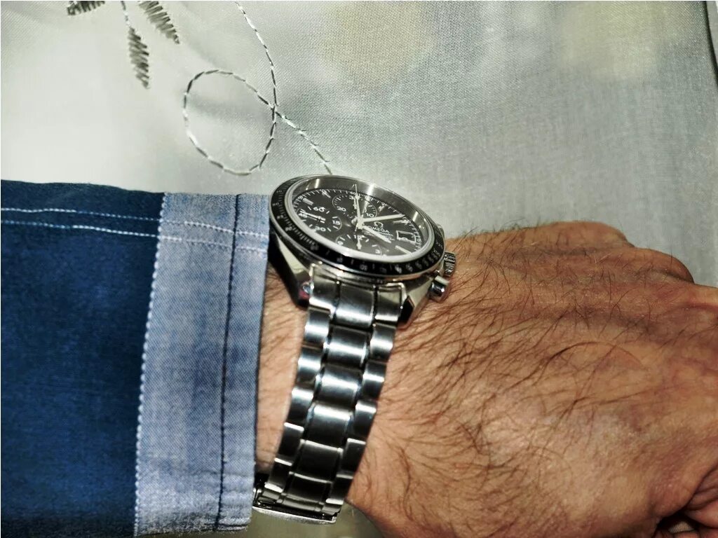Стальные часы на руке мужские. Металлические часы мужские на руку. Часы с браслетом мужские на руке. Металлические часы на руке. Как должен сидеть браслет часов