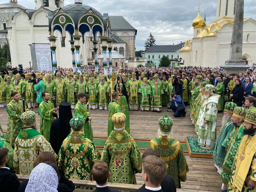 Богослужение сергию радонежскому. Службы сергия лавры. Богослужение в троице сергиевой лавре. Малая вечерня акафиста свято троицкой сергиевой лавры. Служба святейшего патриарха в день памяти сергия радонежского 2022.