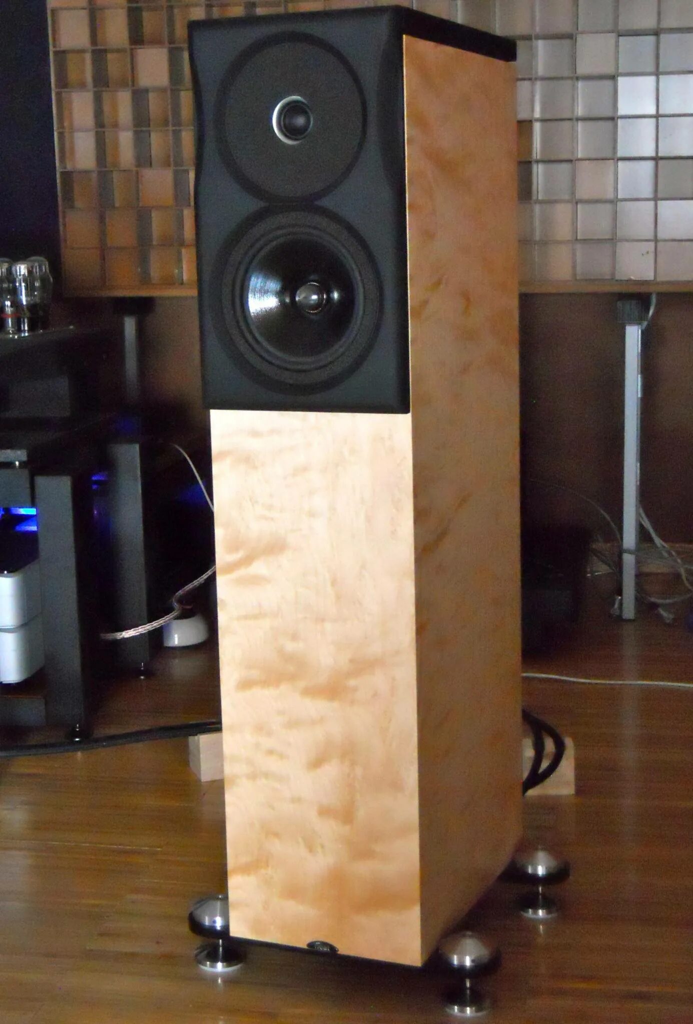 Neat acoustics. Neat acoustics ultimatum xl6. neat ultimatum xl10 price. шпонирование акустических систем. акустика шпон.