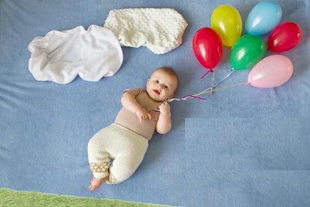 6 Месяцев фотосессия. Фотосессия с малышом. Фотосессия малышей до года. Фотосессия младенца с шарами. 6 й месяц