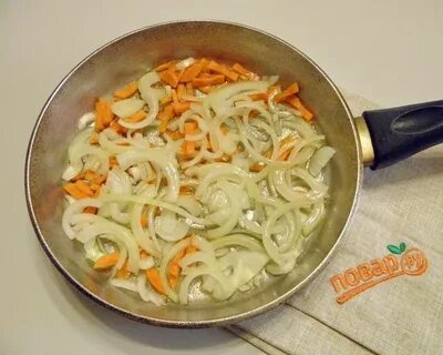 Куриная грудка с морковью на сковороде