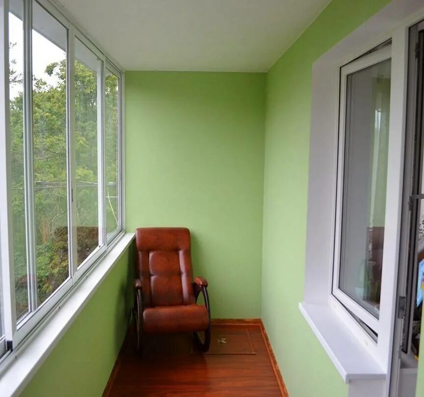 Какой краской покрасить балкон. Отделка балкона. Отделка лоджии. Внутренняя отделка лоджии. Салатовый балкон.