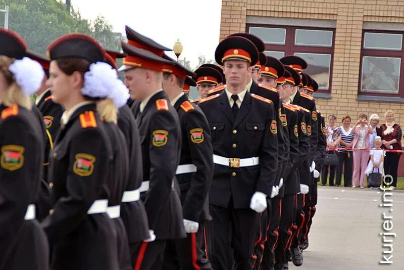 Военная школа для девочек. Как поступить в кадетскую школу девочкам. Катецкая школа для девочек. Военная школа для девочек. Кадетское училище в кемерово для девочек.
