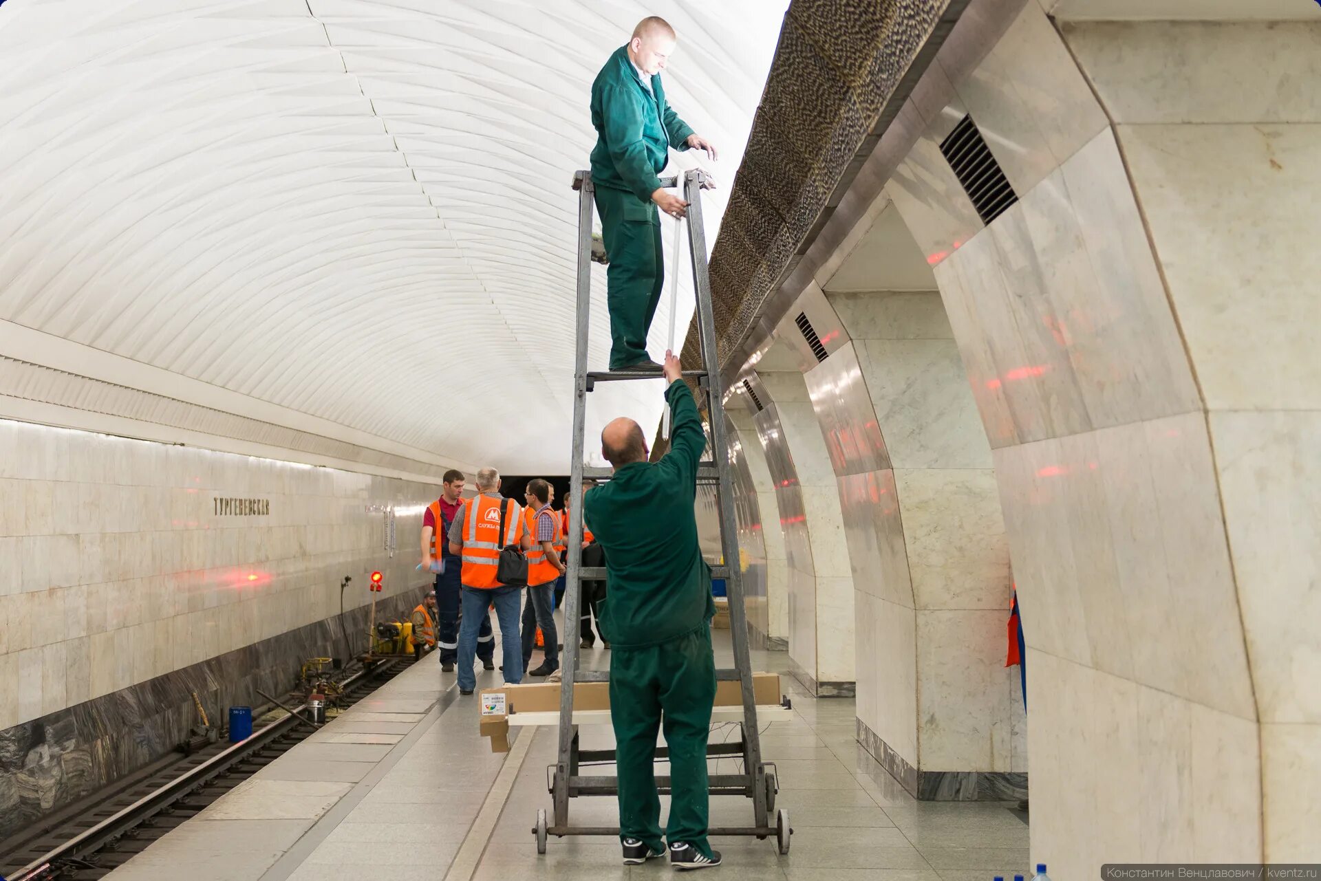 Какое метро закрыли сегодня. Станция метро закрытого типа. Почему закрывают метро. Почему метро. Метро с закрытыми путями.