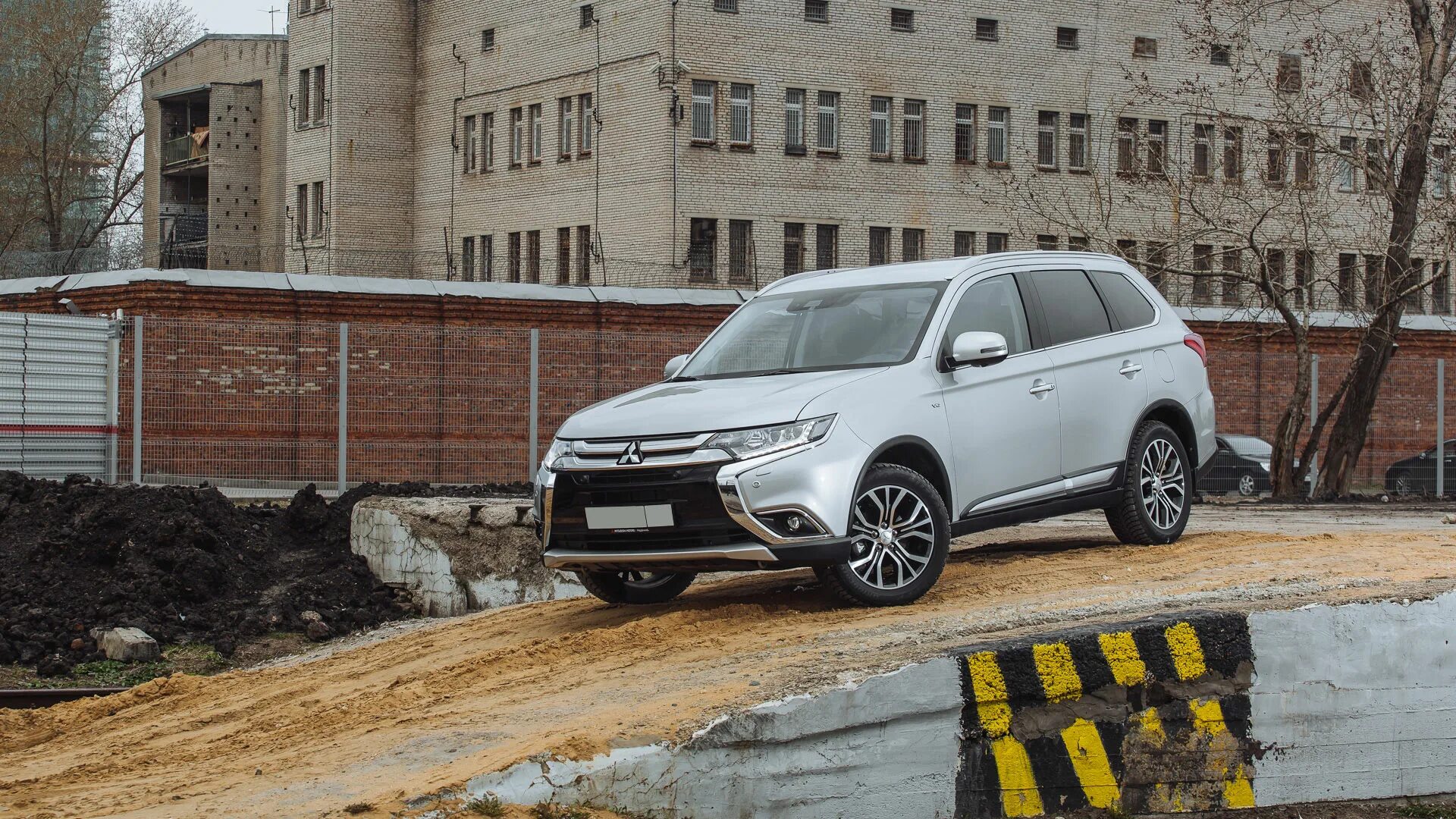 Mitsubishi Outlander gt 2021. Митсубиси Аутлендер 2023. Митсубиси Аутлендер 2022. Mitsubishi Outlander gt 2022. Комплектация мицубиси аутлендер 2023