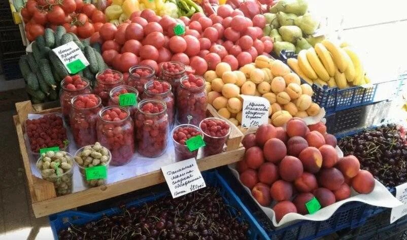 Работают ли сейчас рынки. Судак Крым рынок продуктовый. Рынок в Судаке Крым. Продуктовый рынок новый свет. Рынок в Судаке фрукты.