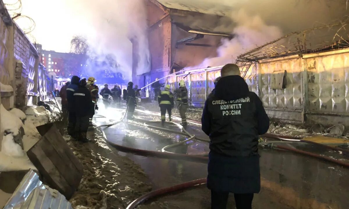 Москва Сити пожар 2022. Пожар на Комсомольской площади. Пожар. Пожар в здании. Цветочный сгорел