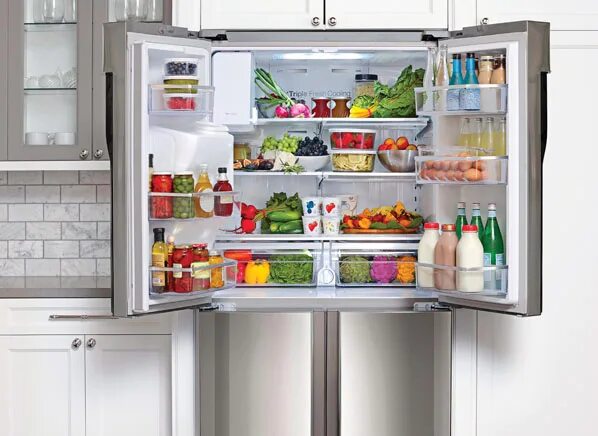 Bosch Refrigerator. Холодильник на кухне. Холодильник бош. Холодильник Bosch двухкомпрессорный.