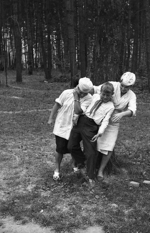 Хоррор про пионерский лагерь. Ужасы пионерского лагеря. Заброшенный пионерский лагерь призраки. Пионерский лагерь добро пожаловать. Ужасы пионерского лагеря.
