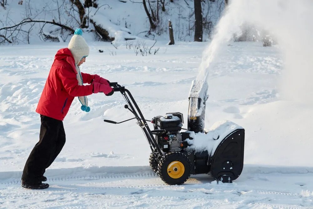Ручная снегоуборочная машина. Снегоуборщик гусеничный хускварна. Snow thrower снегоуборщик. Мощный снегоотбрасыватель. Снегоочиститель snow thrower stg5556.
