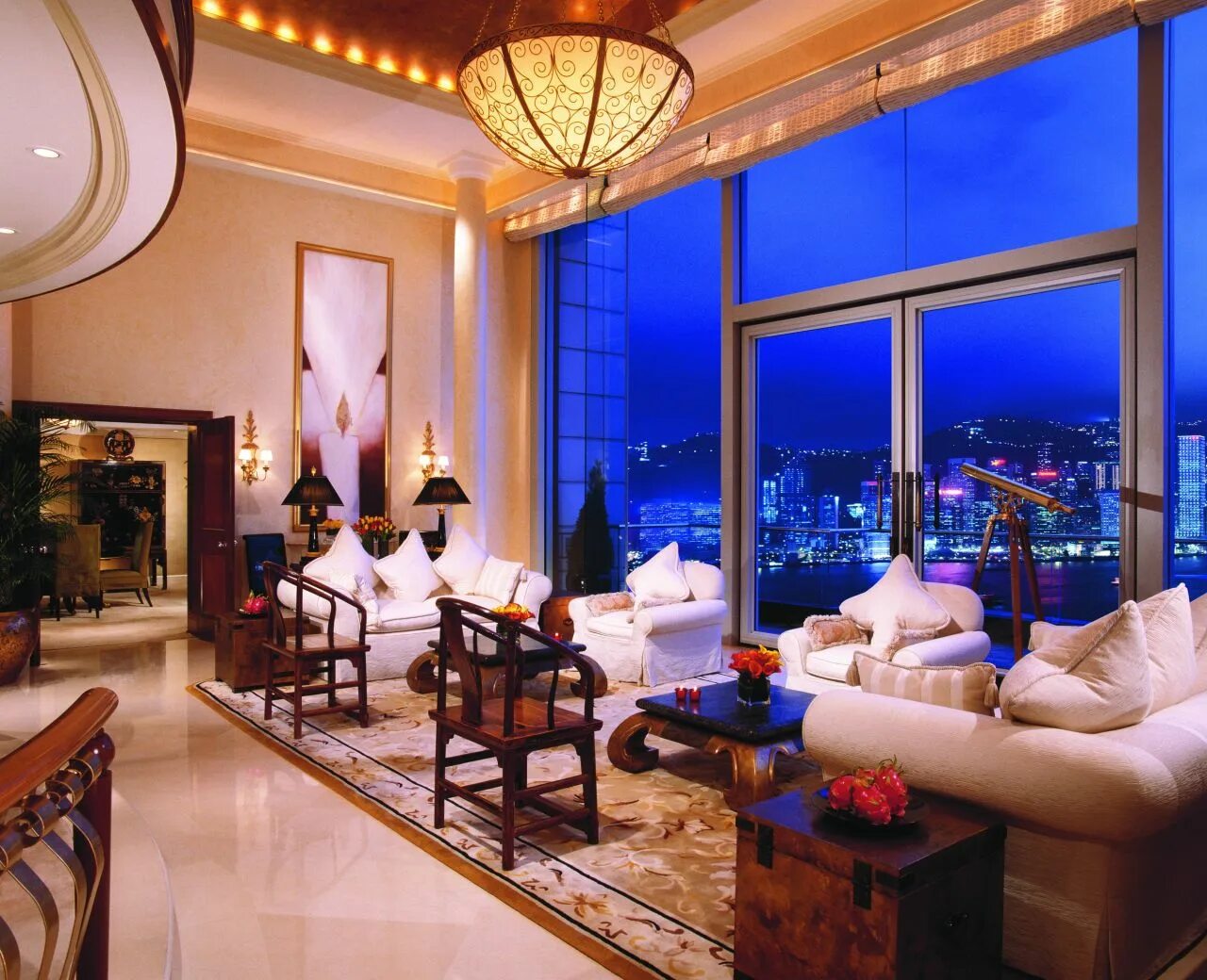 Luxury much. Отель Пенинсула Гонконг. Hong Kong пентхаус. Роскошные номера в отелях. Самый дорогой отель.