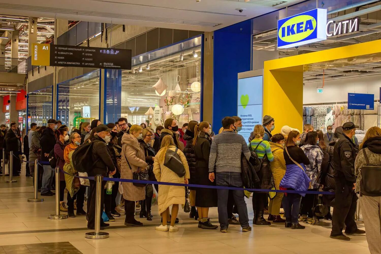 Икеа распродажа в москве 2022. Ikea в России. Очереди в икеа. Ikea закрылась. Икеа сотрудники.