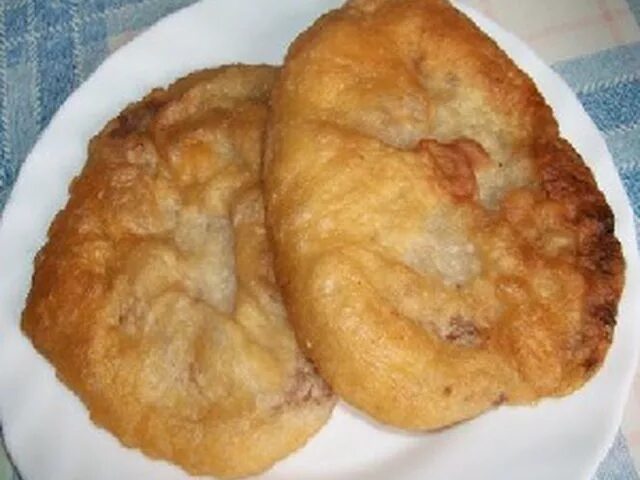 Беляши с мясом тесто на молоке. Беляш 1 шт. быстрое тесто для беляшей за 15 минут. беляш ккал. тесто на молоке и сметане для беляшей.