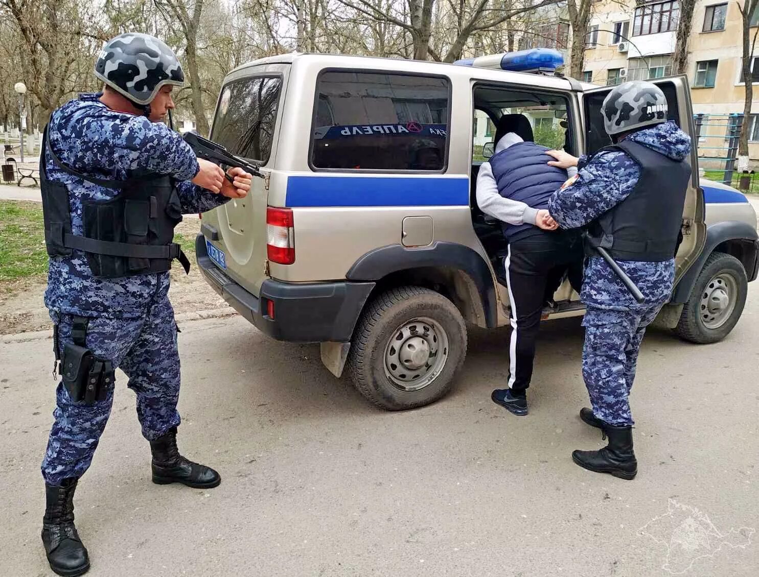 Росгвардия полиция. Старший полицейский росгвардии. Вневедомственная охрана росгвардии приглашает на службу. Сотрудник вневедомственной охраны. Уво росгвардии задержание.