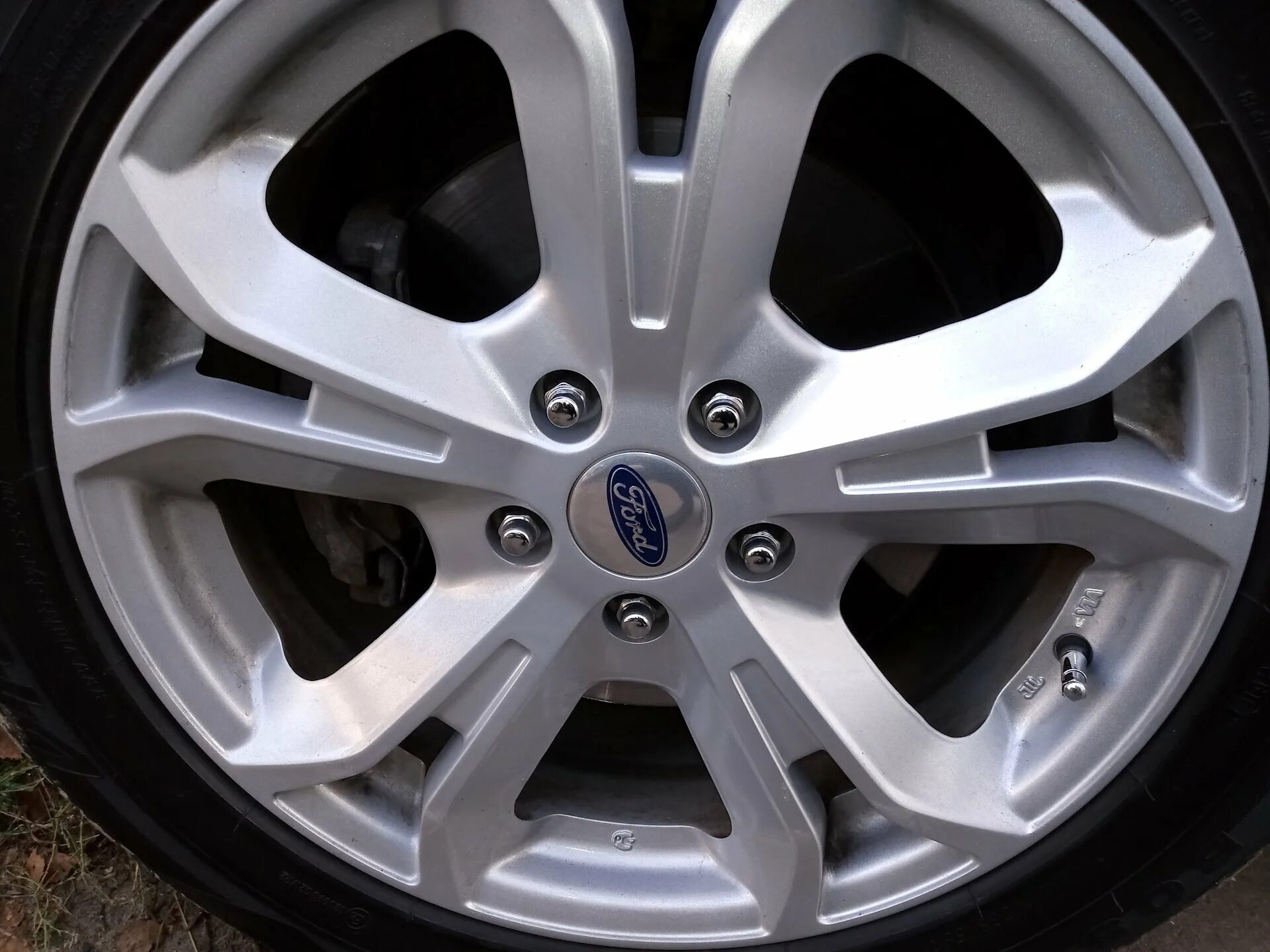 Ford kuga 2 резина 225/65 r17. Колёса на ford kuga. Оригинальные диски куга 2. Диски r17 форд куга 2. Колеса на 17 на куга.