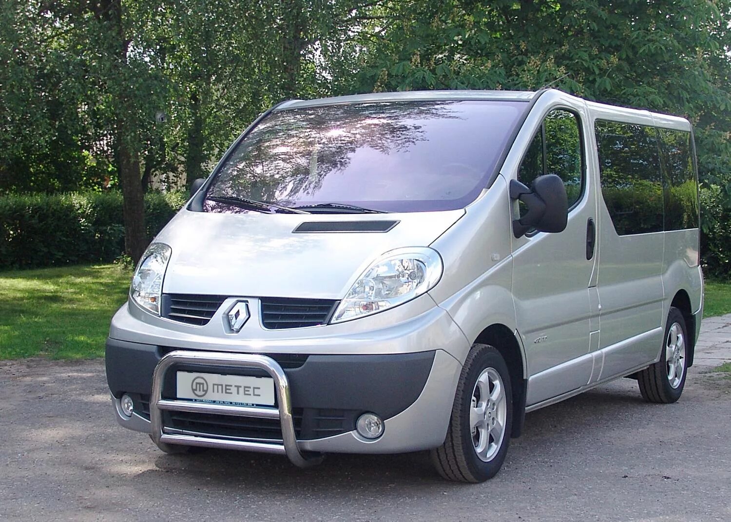 Opel renault. Opel Vivaro 2014. Рено трафик Опель Виваро Ниссан Примастар. Nissan Primastar 2001. Рено трафик 2.