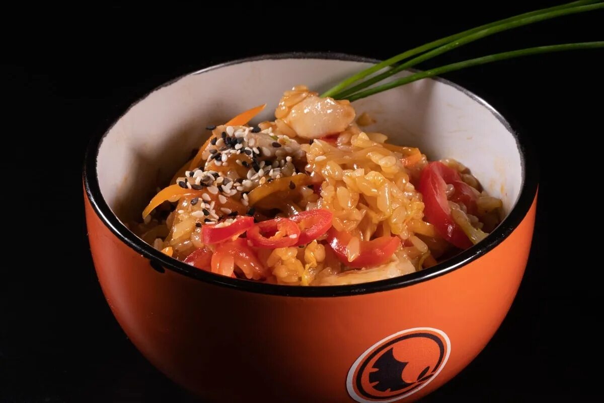 Рис для вока. Рис с овощами вок. Вок рисовый с говядиной. Вок рис с брокколи и перцем болгарским. Рис вок рецепт.