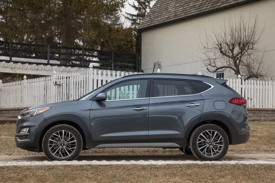 Шины туксон 2019. Хендай туссан 2019. hyundai tucson серый. hyundai tucson 2019 на белых дисках. hyundai tucson 2017.