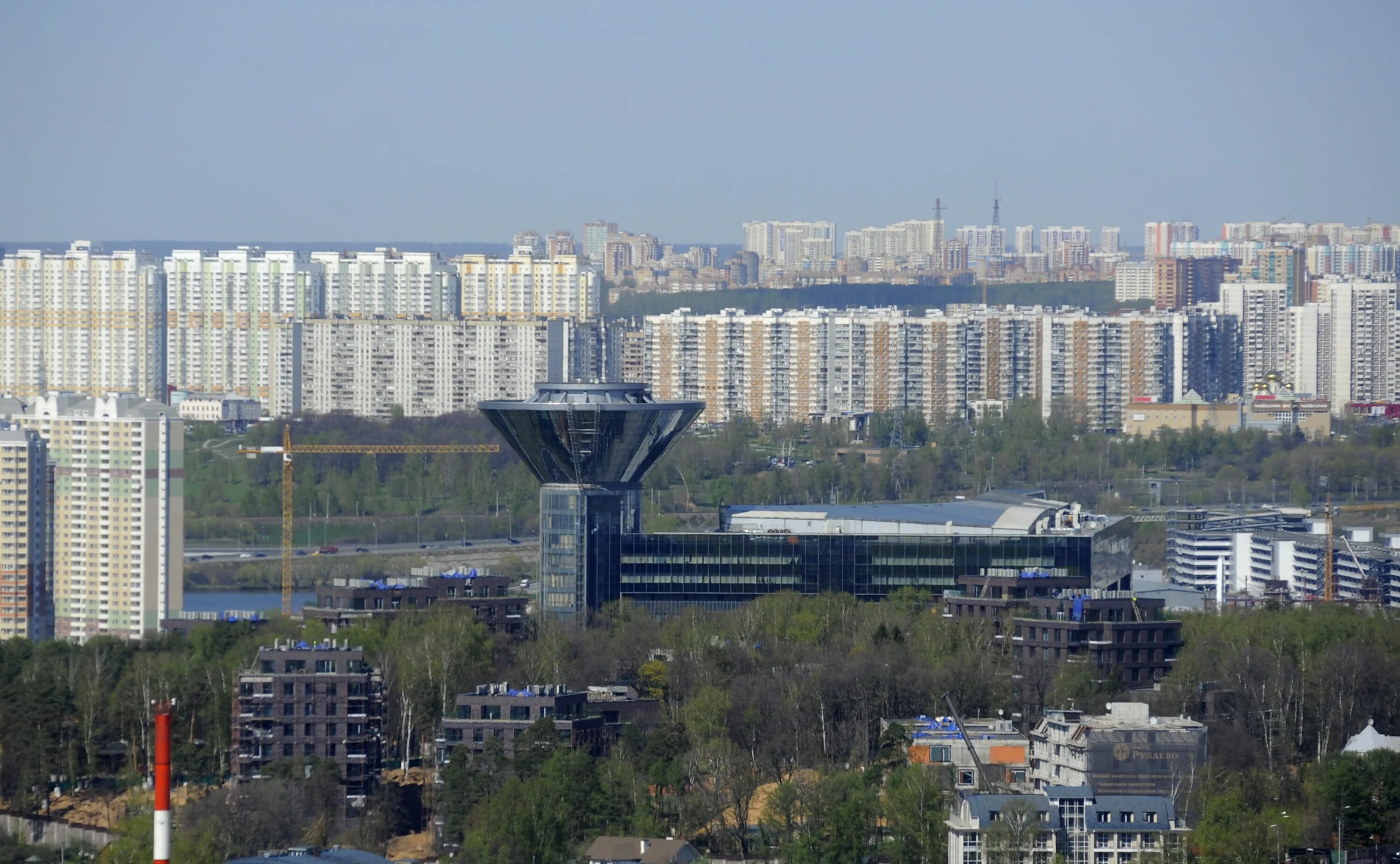 Красногорск это подмосковье. Красногорск Московская область. Красногорск Московская область фото города. Мытищи Красногорск. Здание правительства Московской области в Красногорске.