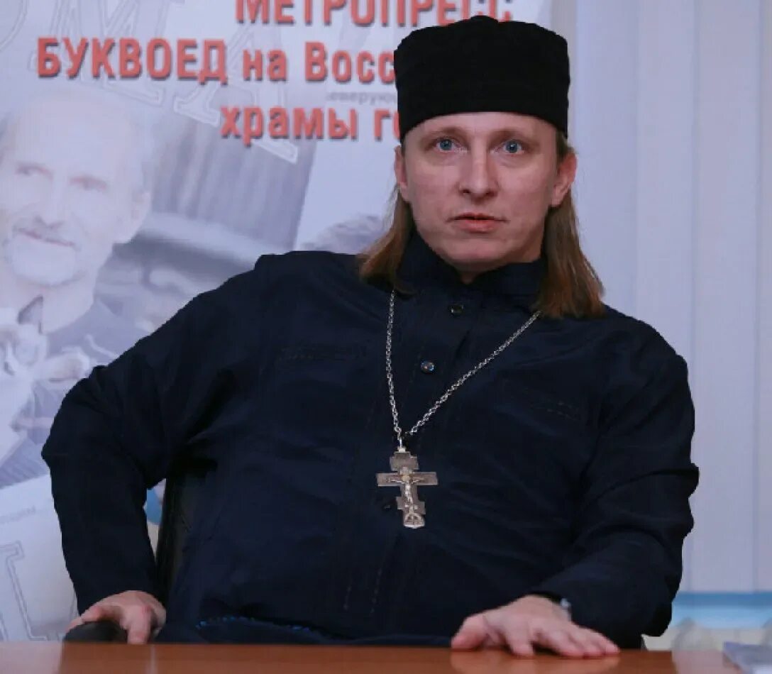 Охлобыстин бывший священник. Иван охлобыстин священник. иван охлобыстин батюшка. священник актер иван охлобыстин. отец иоанн охлобыстин.