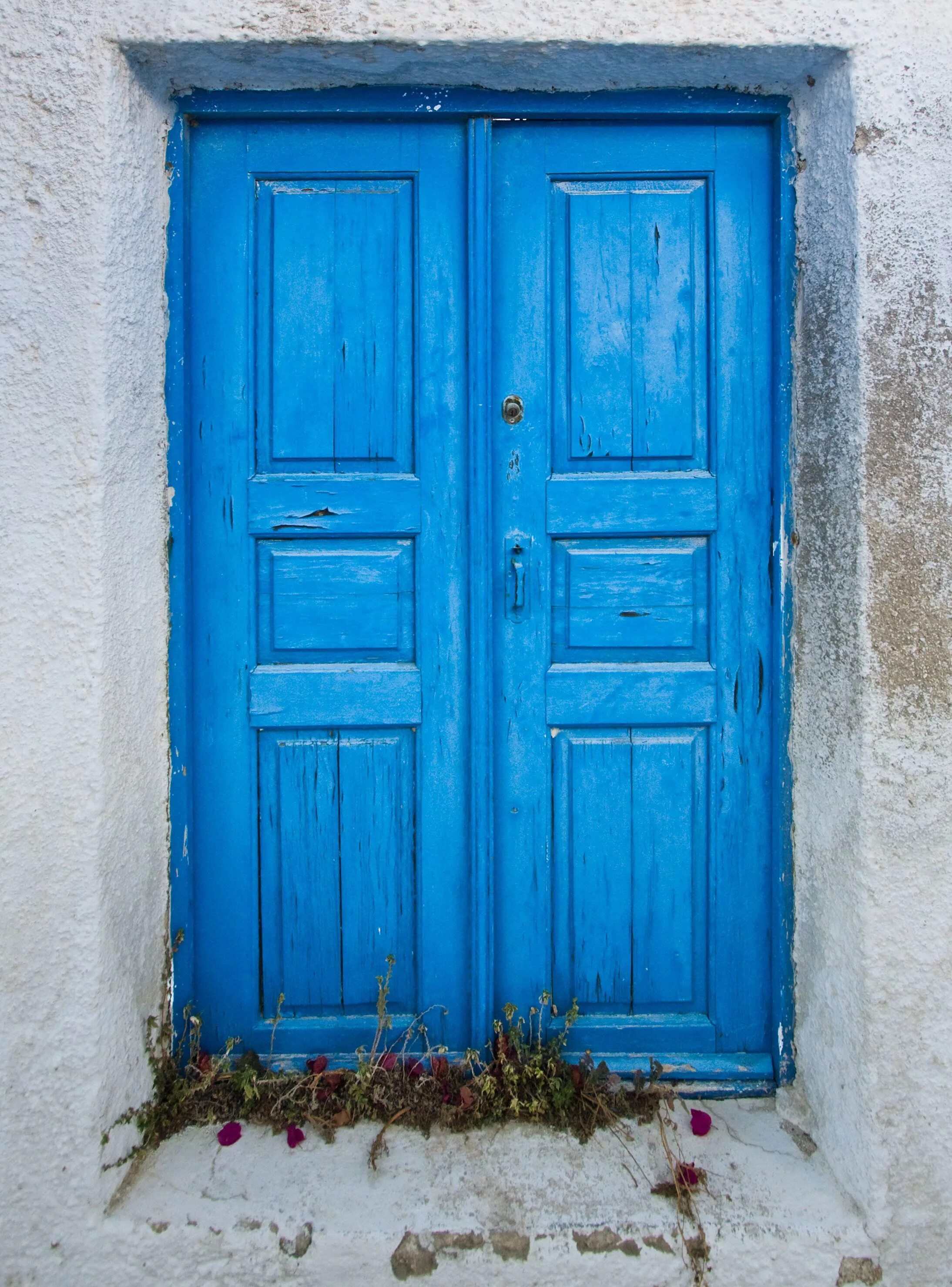 Синяя дверь. Синяя деревянная дверь. Голубая деревянная Старая дверь. Старая синяя дверь.