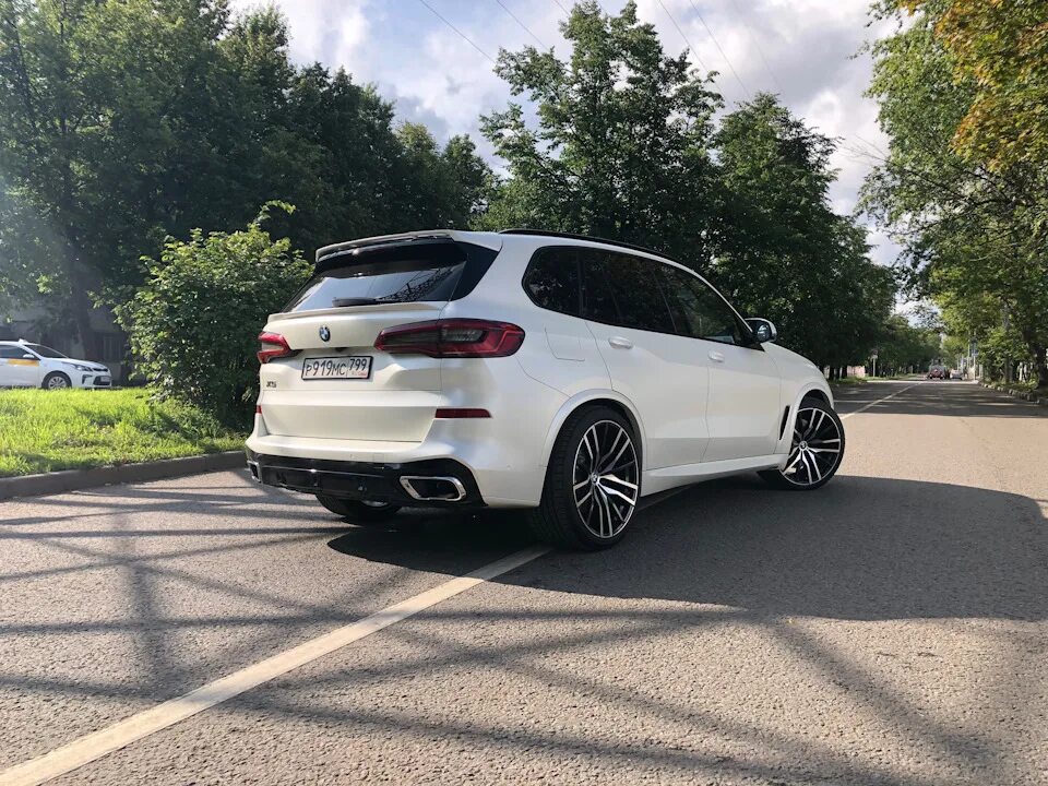 Диски на х5 g05. BMW x5 g05. BMW x5 742 стиль. BMW x5 g05 r22. BMW x5 g05 hre Wheels.