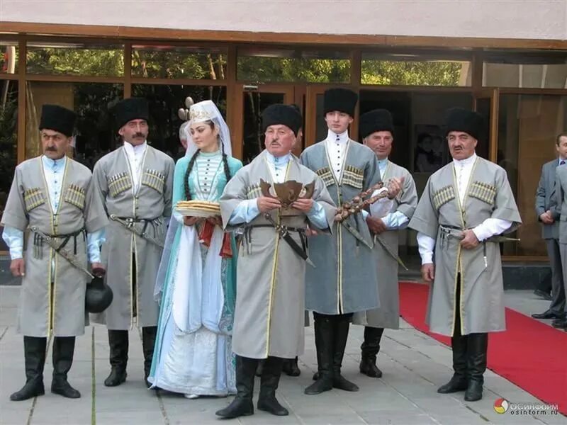 Северная осетия национальный костюм. Национальные фото осетии. Северная осетия национальный костюм. Сев осетия нац костюмы. Осетины осетины национальный костюм.