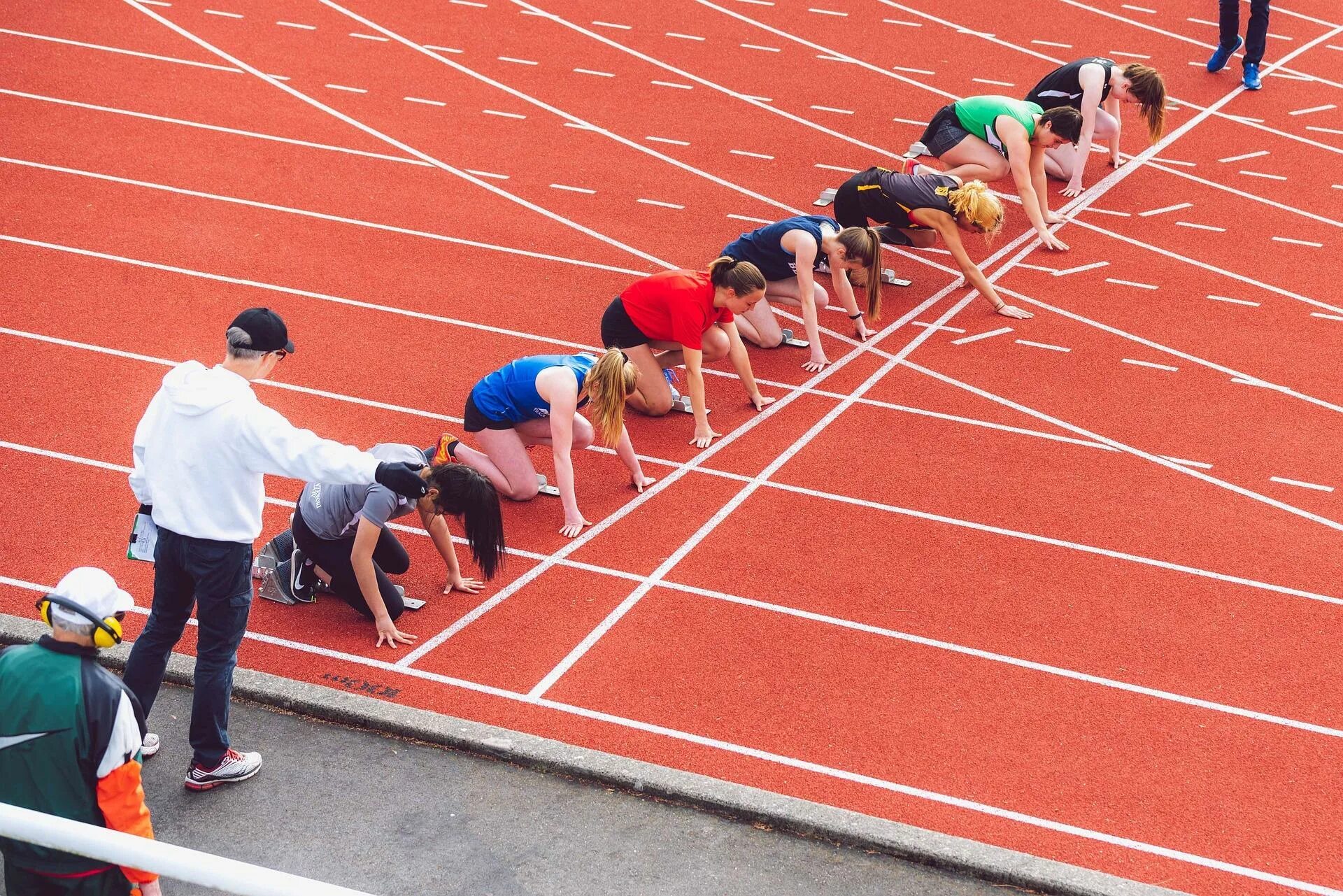 Спортивные соревнования. Спорт легкая атлетика. Спортивный бег легкая атлетика. Легкая атлетика картинки.