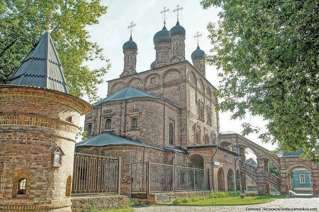 Первые це. Сарайская епископия. Крутицкий монастырь в Москве.