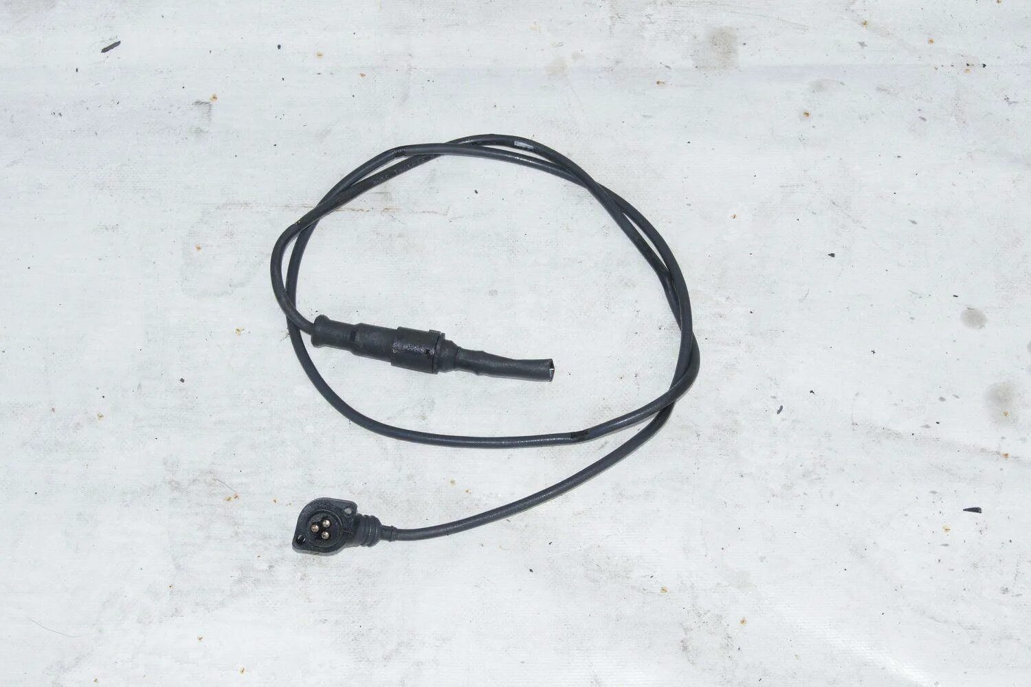 Датчик износа колодок w253. Датчик износа колодок мерседес. Датчик износа тормозных колодок mercedes a6775400817. Датчик тормозных колодок мерседес w203. W164 датчик колодок задних.