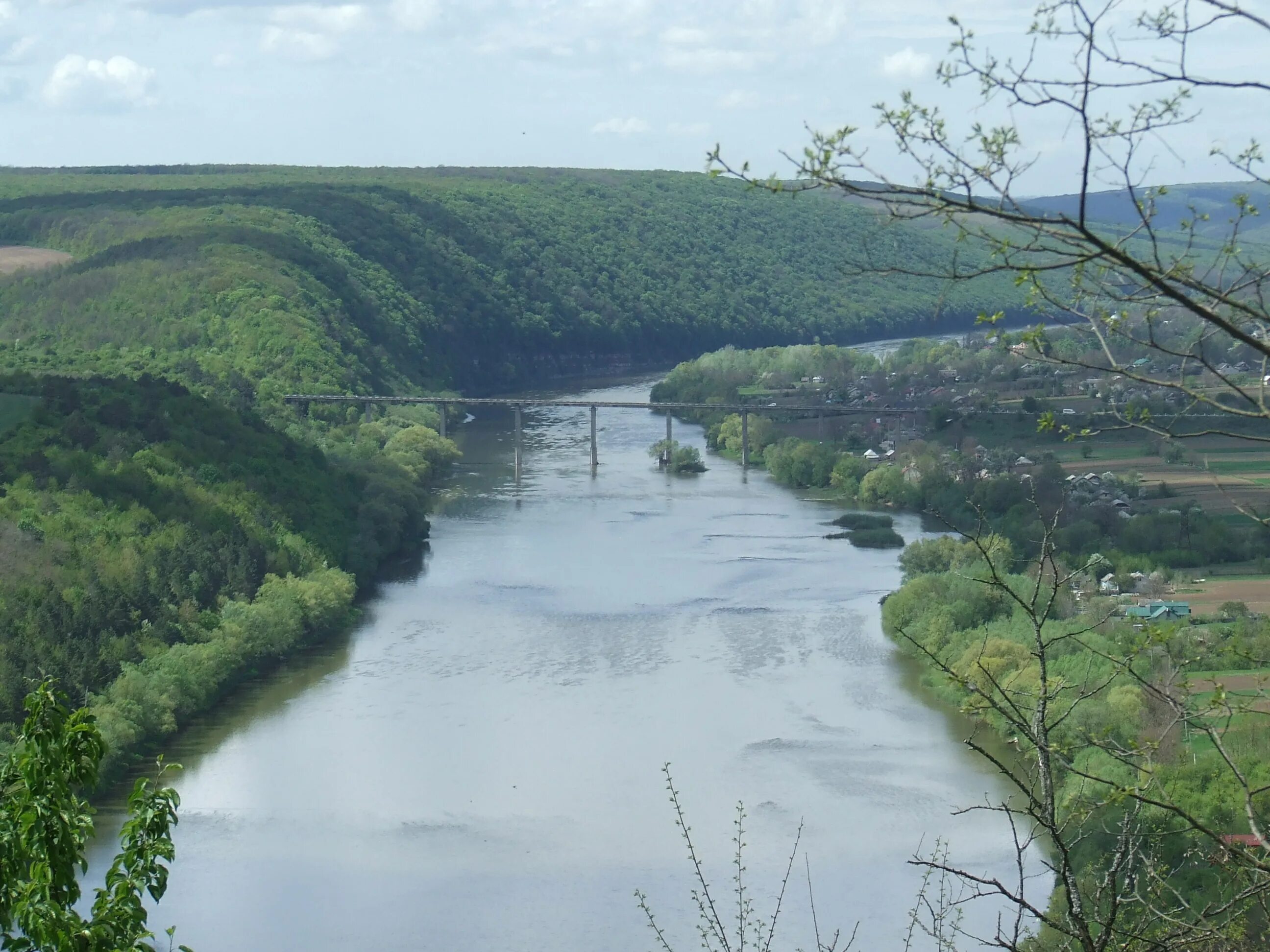 Река граница украины. Молдавия река Днестр. Исток Днестра. Река Днестр ПМР. Неман Буг Днестр.