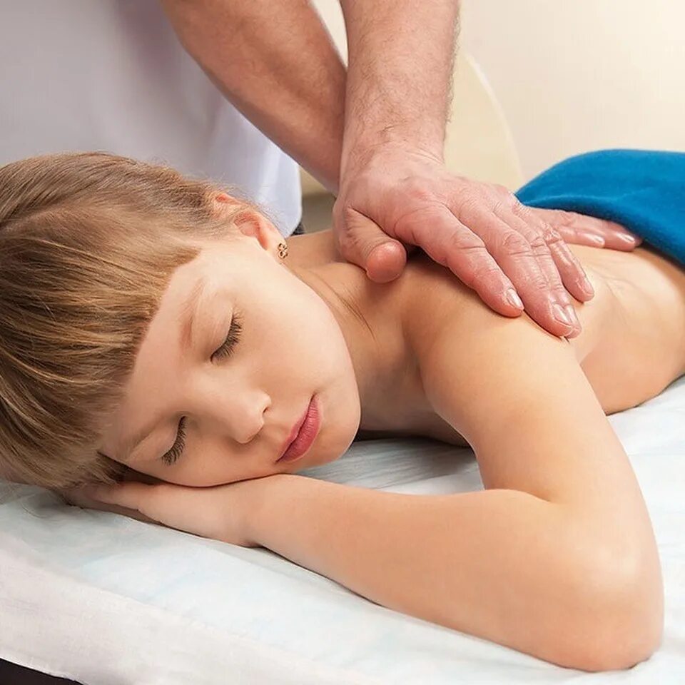 Массажист для детей. Детский массаж. Массаж детям. Детский лечебный массаж. Общий детский массаж.