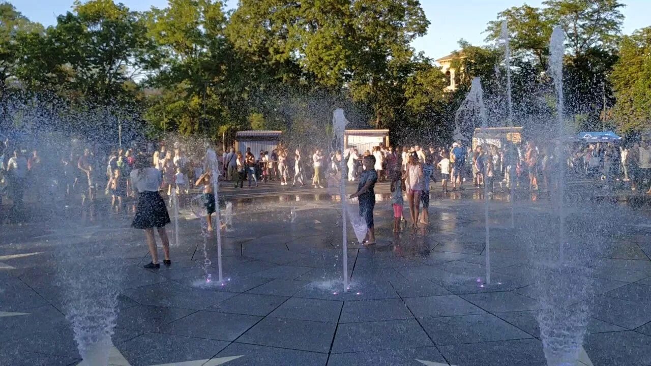 Купаться в мариуполе