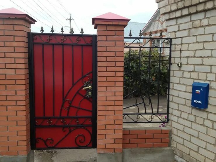 Ворота металлопрофиль откатные ворота. Калитка из трубы 40х20. Ворота из профнастила с калиткой. Калитка дорхан сэндвич. Ворота с калиткой.