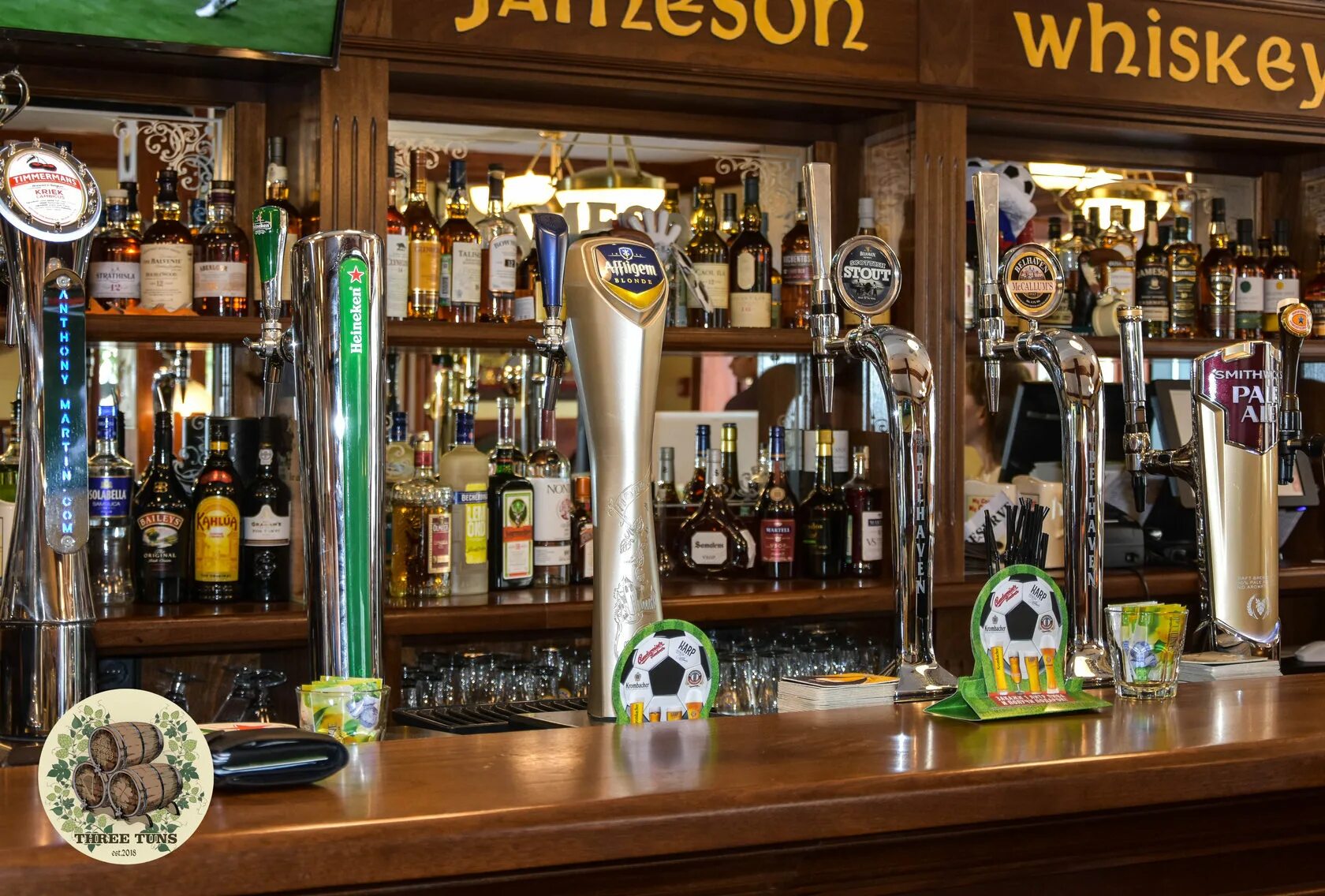 Владимир артамонов three tuns pub. Паб three tuns. Владимир артамонов three tuns pub. Three tuns на белорусской. Three tuns pub стендап.