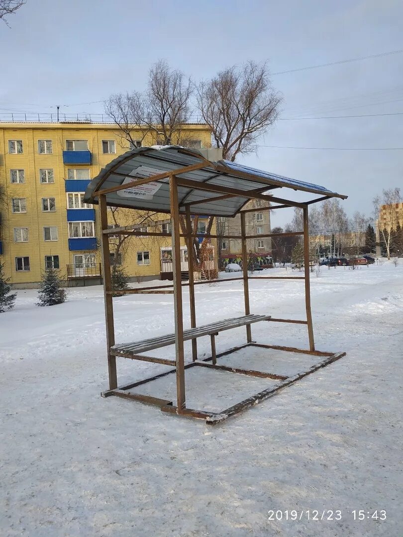 Ост веселое. Теплые остановки Омск. Остановки транспорта Омск. Смешные остановки. Академия транспорта Омск остановка.