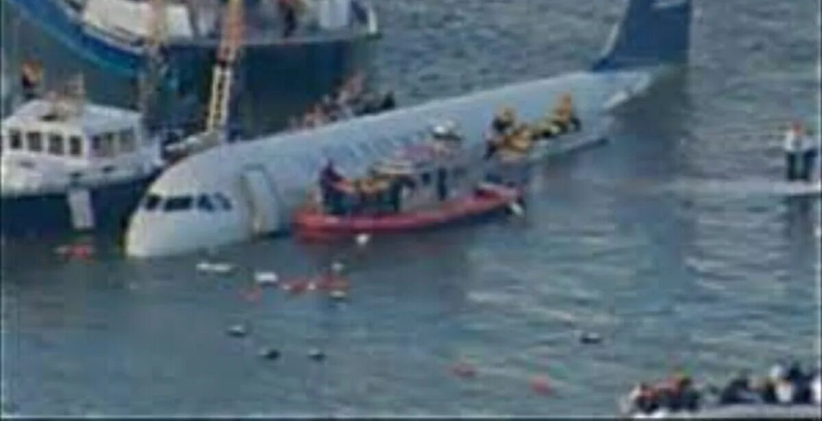 Какой самолет упал в море. Самолёт упал в море в Сочи. Самолет Лазаревское.