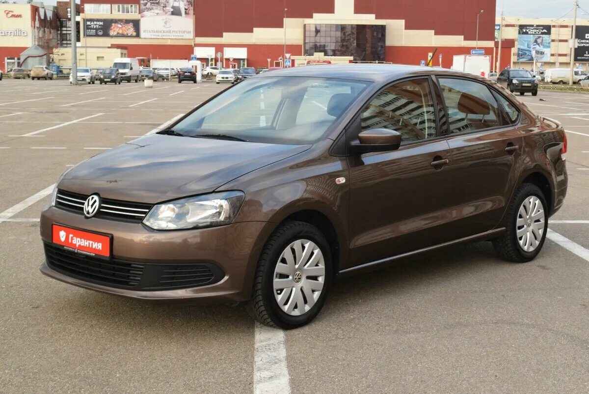 Фольксваген поло 2015 года. Фолькс поло 2015. Volkswagen Polo 2015 коричневый. Фольксваген поло седан 2015 коричневый.