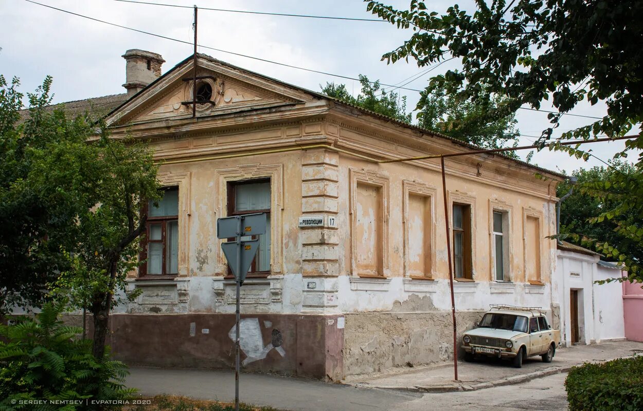 Евпатория улица революции. Евпатория ул революции 17. Улица революции Евпатория. Революции 75 Евпатория. Ул революции 75 Евпатория.