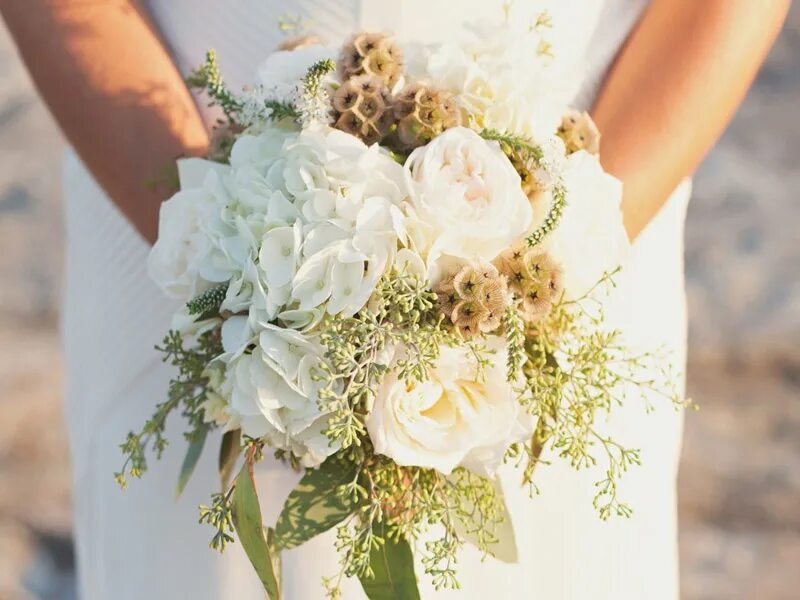 Букет невесты цвета айвори. Букет невесты бежевый. Свадебный букет в бежевых тонах. Сочетание цветов в букетах флористика. Букет под.