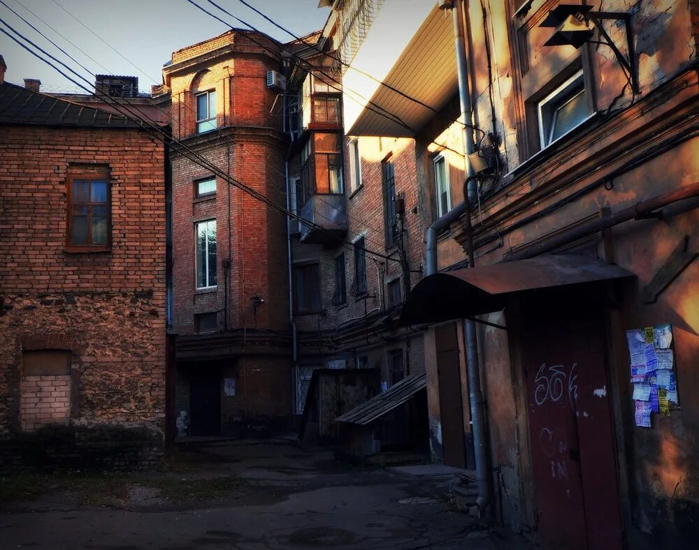 Двор утром. Улица россии двор. Раннее утро двор. Раннее утро двор. Ночной двор.