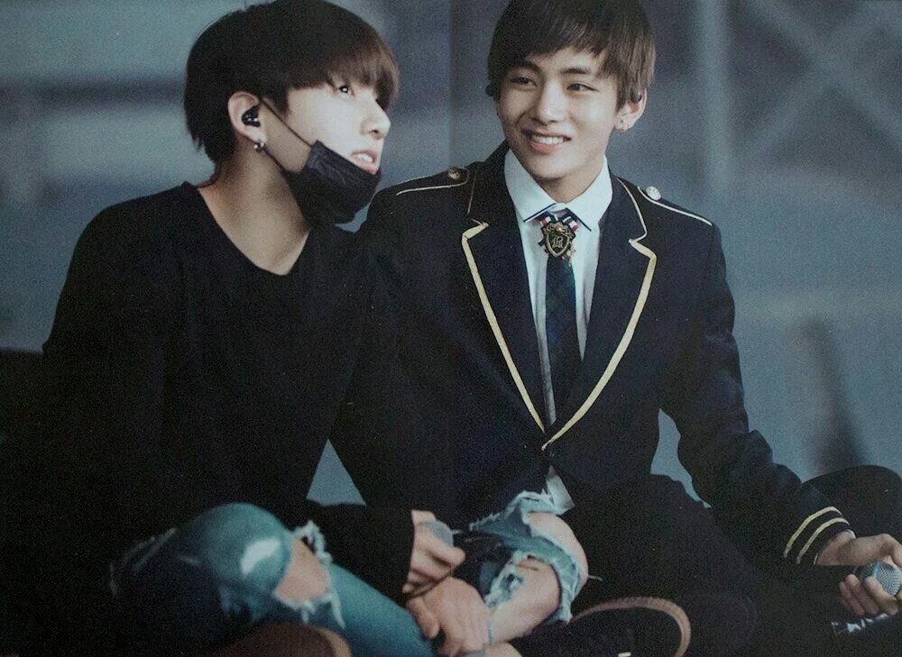 Фф альфа чон чонгук омега тэхен. Чонгук и Тэхен. Вигуки BTS. BTS taekook.