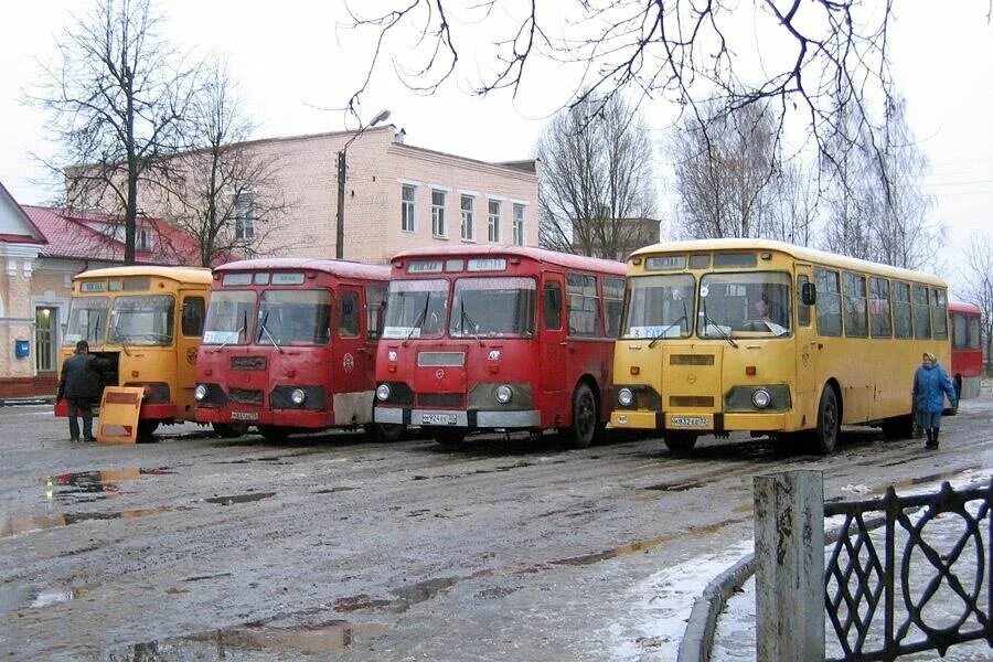Автовокзал первый автобус. ЛИАЗ 677 Ногинск. ЛИАЗ 677 Новозыбков. ЛИАЗ 677 Елец. ЛИАЗ 677 Клинцы.