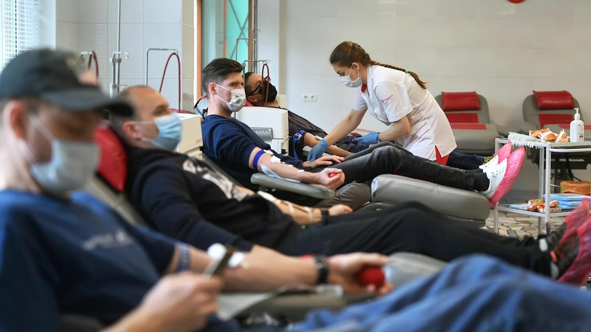 Донор крови. ФМБА донорство. Донорская кровь в Подмосковье донации. Донор 2022.