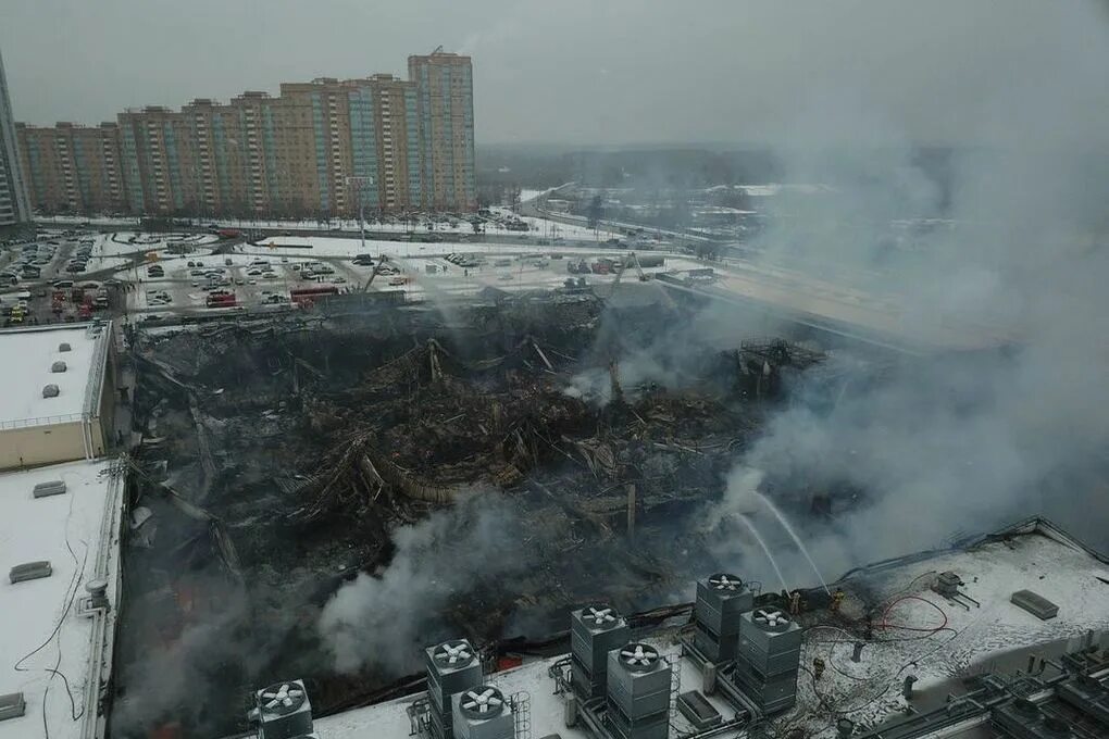 Мега Химки пожар. Пожар в торговом центре Химки. Пожар в ТЦ мега. Торговый центр мега Химки сгорел.